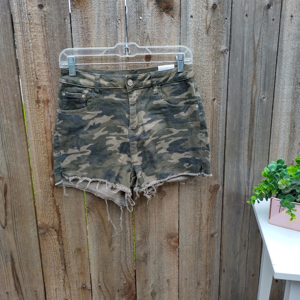 NWT Potili Camo Print High Waisted Shorts Size 8